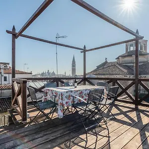 san-marco-vista-sui-tetti-veneziani-apartment.hotelslidodijesolo.com/